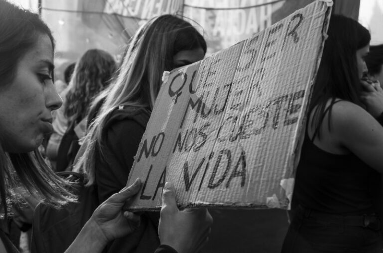 Por los reiterados femicidios en Mendoza el gobierno tomó una medida judicial