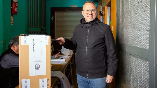 Elecciones bonaerenses: así votaron Diego Valenzuela y Mayra Mendoza