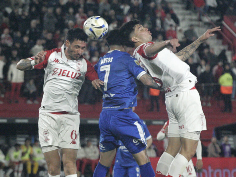 Torneo Clausura: aun con un hombre más, Huracán no pudo con Vélez