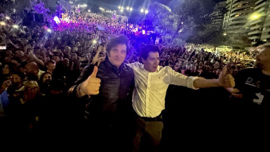 Milei lanzó la campaña en Córdoba, presentó a Gonzalo Roca y apuntó contra los chimenteros que lideran las operetas