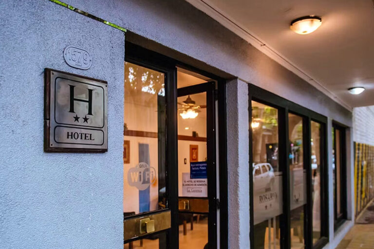 Menos turistas extranjeros