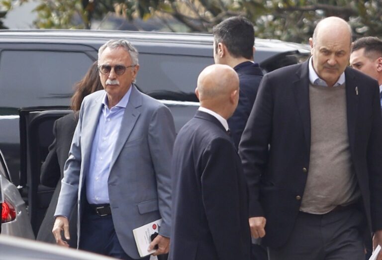 Denuncian que el gobierno usó 40 mil millones del Garrahan para la timba financiera