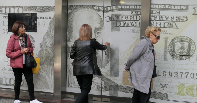 Con el impulso del agro, el dólar bajó a $1.355 en el Banco Nación