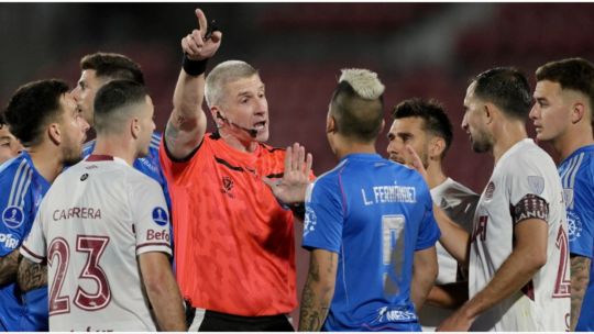Polémica en la Sudamericana: Universidad de Chile empató sobre el final con un penal que enfureció a todo Lanús