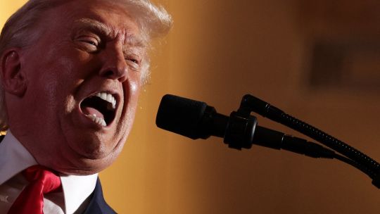 Trump busca aliviar temores económicos con dividendo militar y plan de vivienda