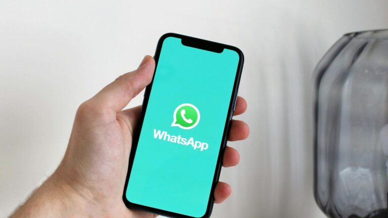 Las nuevas funciones de WhatsApp que organizan los chats grupales