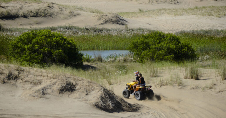 Villa Gesell: dos turistas resultaron heridas tras un accidente en cuatriciclo