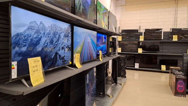 Carrefour vende televisores con hasta 45% de descuento y 12 cuotas sin interés