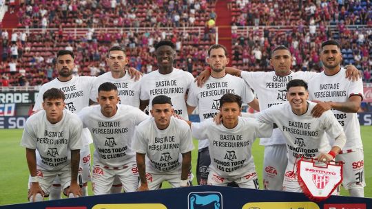 San Lorenzo e Instituto posaron con remeras de apoyo a Tapia y Toviggino