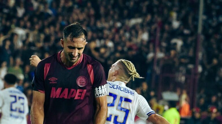 Boca goleó por 3 a 0 a Lanús de visitante y toma aire en el torneo