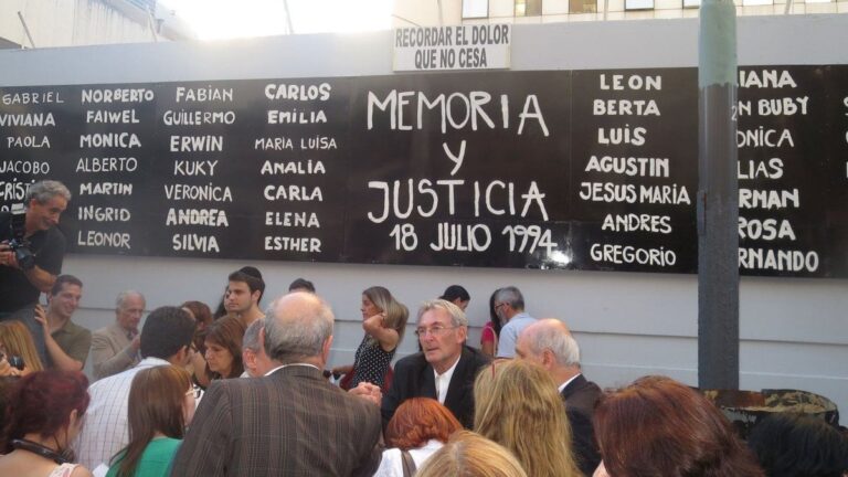 El fiscal de la causa por el atentado contra la AMIA pidió avanzar con el juicio en ausencia contra Hezbolá