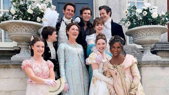 Por qué la serie de Bridgerton no sigue el orden de los libros: cómo difiere la producción de Netflix