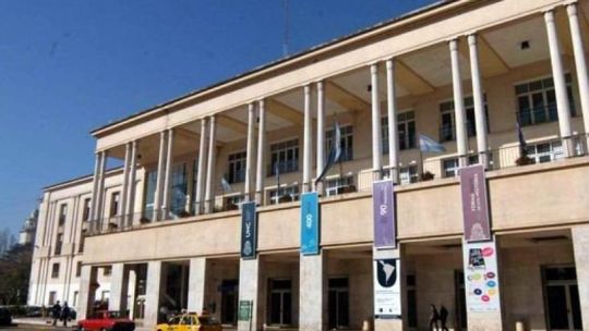 Universidades públicas en Argentina: obras frenadas y docentes con varios trabajos