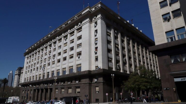 En febrero, hubo un superávit primario de $1,4 billones y uno financiero de $144.421 millones