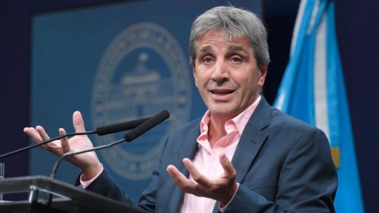 Luis Caputo, ministro de Economía, en un evento oficial.