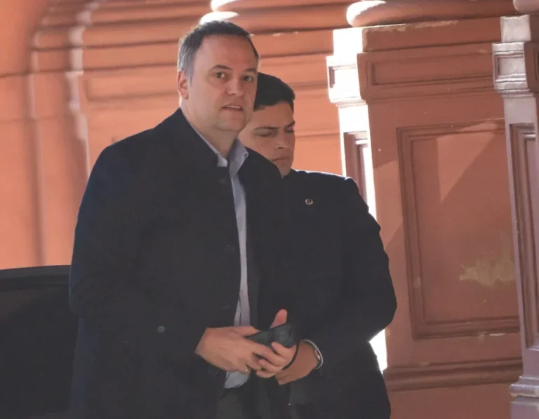 Manuel Adorni, Jefe de Gabinete, en conferencia de prensa