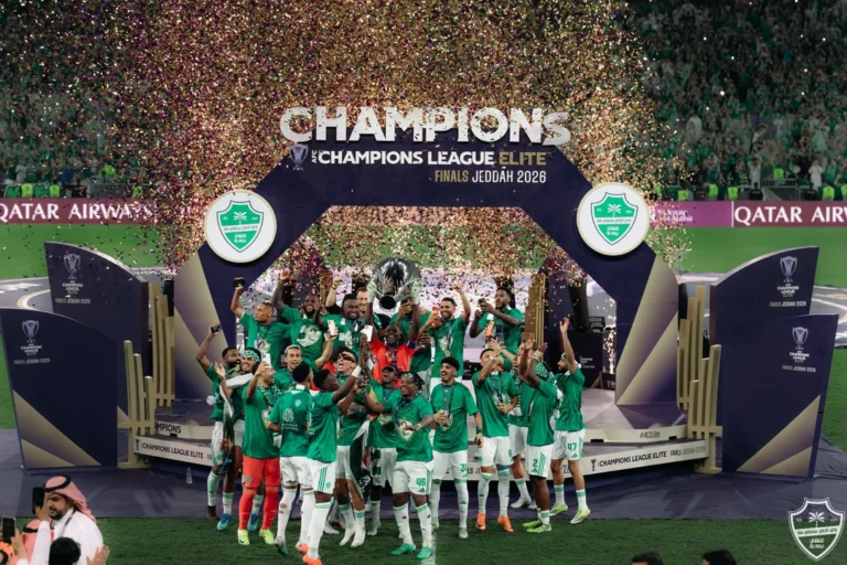 Jugadores del Al Ahli celebrando el gol del bicampeonato en la Liga de Campeones de Asia