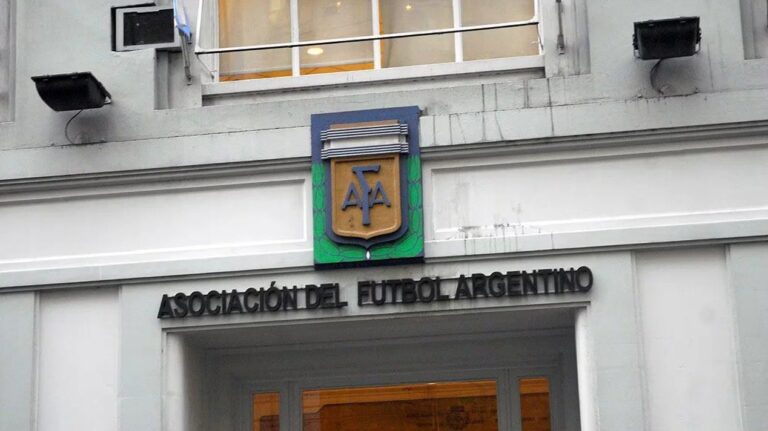 Ilustración de un estadio de fútbol con símbolos de investigación financiera