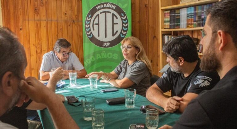 Reunión de representantes de ATE La Rioja con autoridades de la Secretaría de Trabajo provincial.