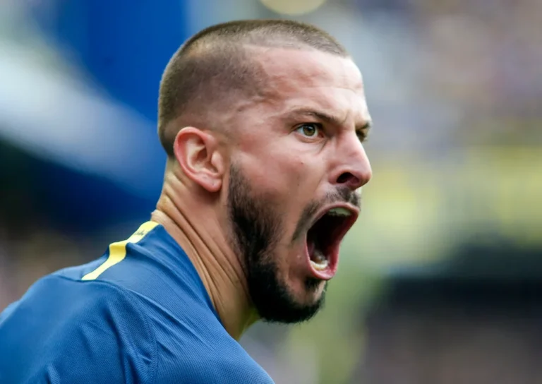Darío Benedetto con la camiseta de Barcelona de Ecuador en un entrenamiento previo al partido contra Boca Juniors.