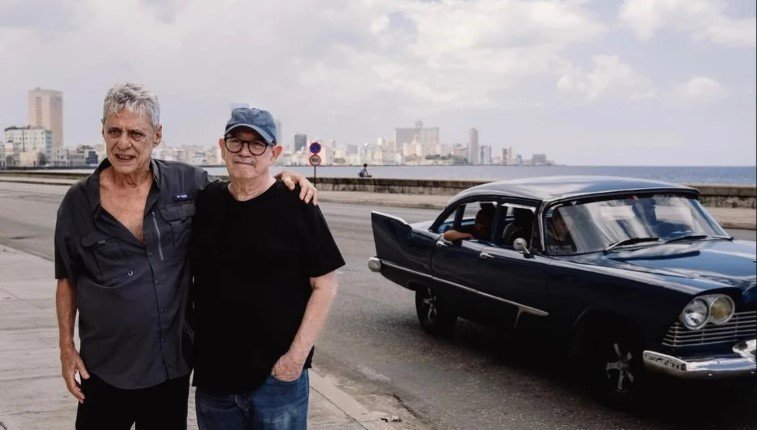 Chico Buarque y Silvio Rodríguez durante la grabación en los estudios Ojalá de La Habana.
