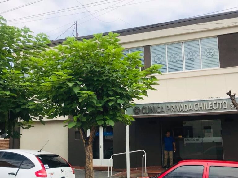 Fachada de la Clínica Privada Chilecito en La Rioja, Argentina
