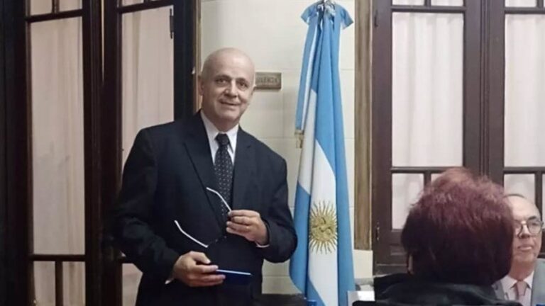 Gustavo Díaz Nóblega, presidente de la Democracia Cristiana de Buenos Aires, durante una declaración.