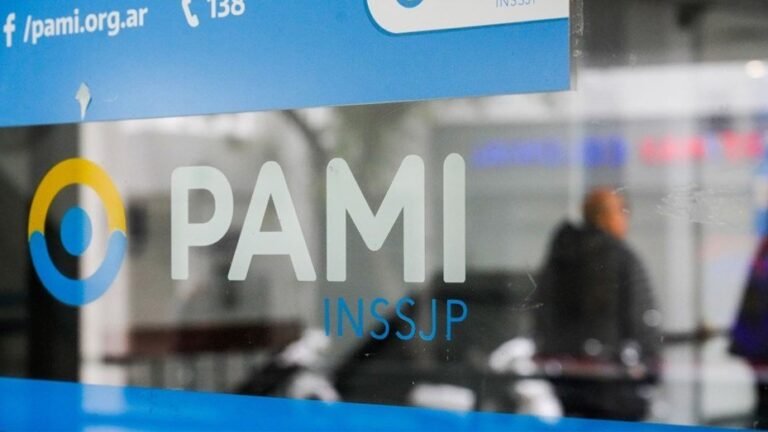 Logotipo del PAMI junto a una imagen representativa de la administración pública.