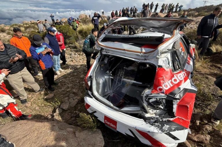 Vehículo de rally accidentado en zona de Traslasierra, Córdoba.