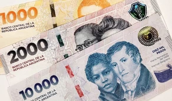 Ilustración de un escudo policial junto al texto del Boletín Oficial sobre bonos para fuerzas de seguridad.