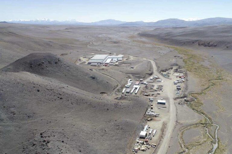 Reunión entre el Gobierno de La Rioja y representantes de la empresa Vicuña