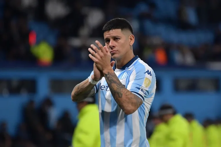 Marcos Rojo, defensor de Racing, durante el partido contra River Plate.
