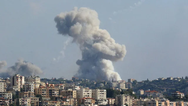 Humo sobre el sur del Líbano tras ataques aéreos israelíes
