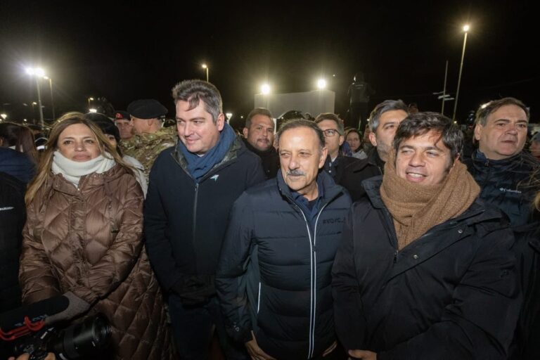 Acto de la Vigilia por Malvinas en Río Grande, Tierra del Fuego, con la presencia de gobernadores.