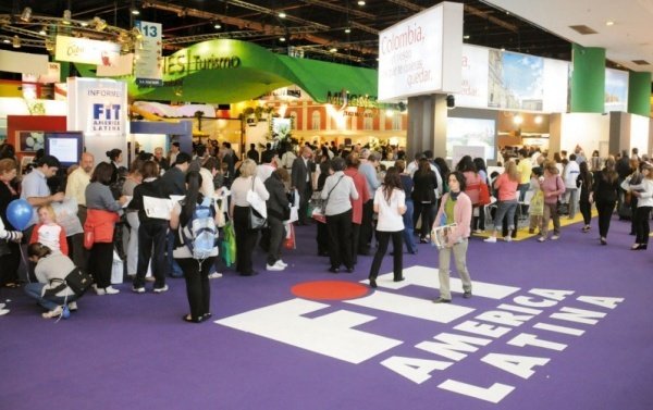 Stand de La Rioja en la Feria Internacional de Turismo con paisajes de la provincia