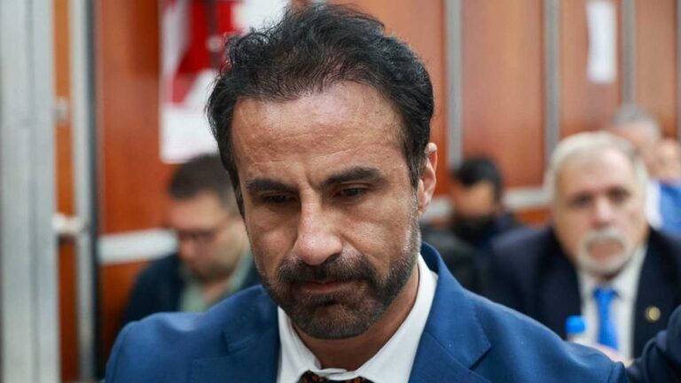 Leopoldo Luque durante una audiencia del juicio por la muerte de Diego Maradona