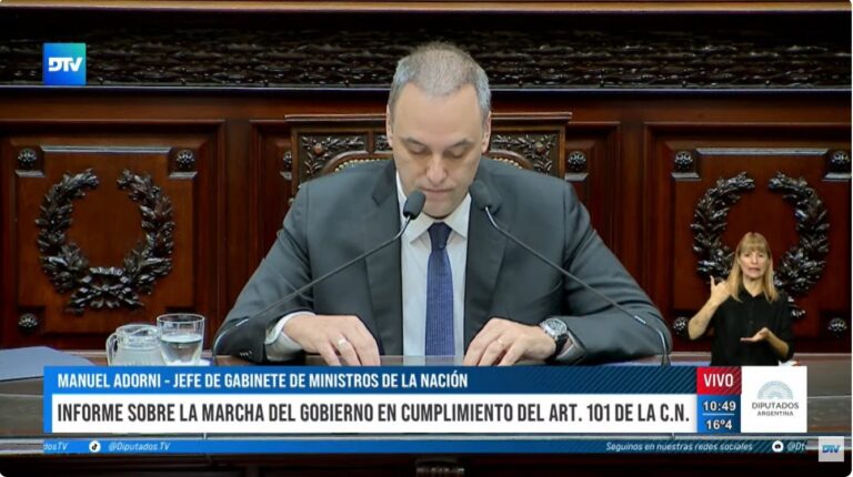 Manuel Adorni en la Cámara de Diputados durante su informe de gestión