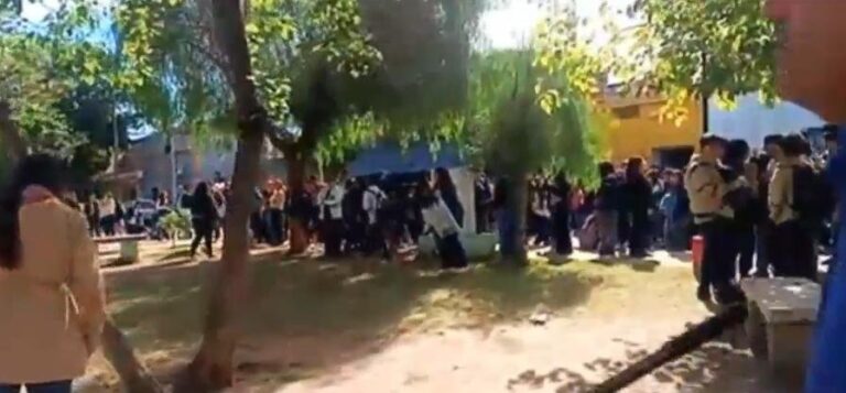 Operativo de seguridad y evacuación en la Escuela de Comercio N°1 de La Rioja.