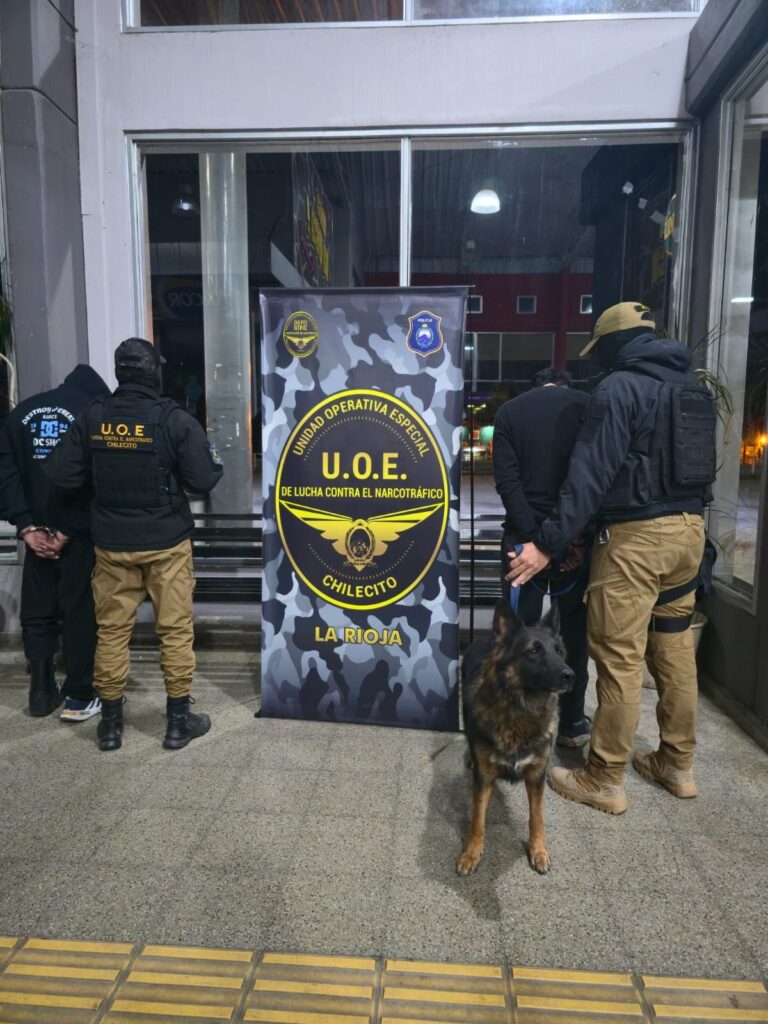 Operativo policial de control en la Terminal de Ómnibus de Chilecito, La Rioja