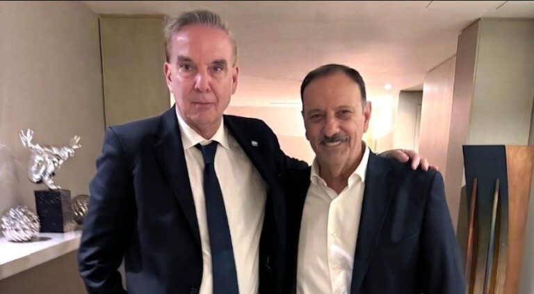 Ricardo Quintela y Miguel Ángel Pichetto durante su encuentro político