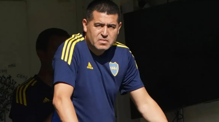 Juan Román Riquelme, presidente de Boca Juniors, en una conferencia de prensa.