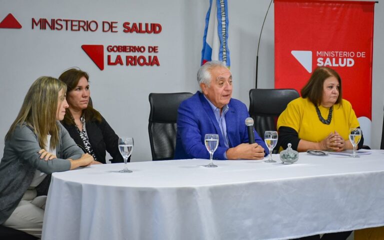 Autoridades sanitarias durante el lanzamiento de la Campaña de Invierno en La Rioja