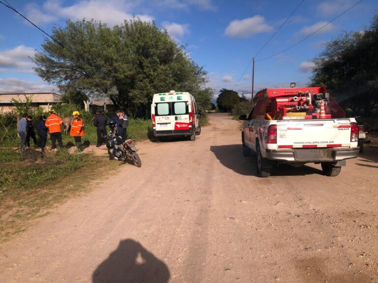 Motociclista herida tras caída en ingreso al Barrio Francisco I, La Rioja