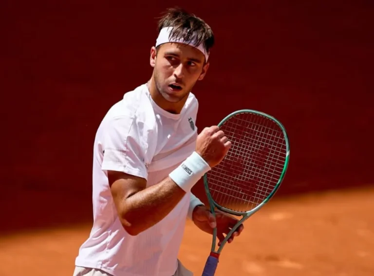 Tomás Etcheverry celebrando un punto en el Masters 1000 de Madrid