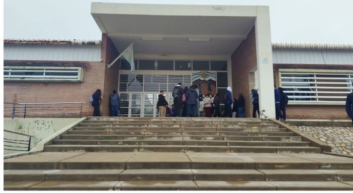 Fachada del Colegio 16 en la ciudad de Chilecito, provincia de La Rioja