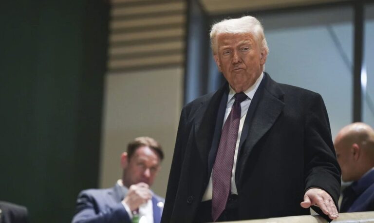 Retrato del presidente de Estados Unidos, Donald Trump, durante una declaración.