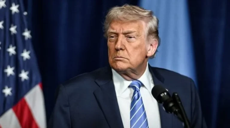 Donald Trump en la Sala de Crisis de la Casa Blanca discutiendo la propuesta de Irán