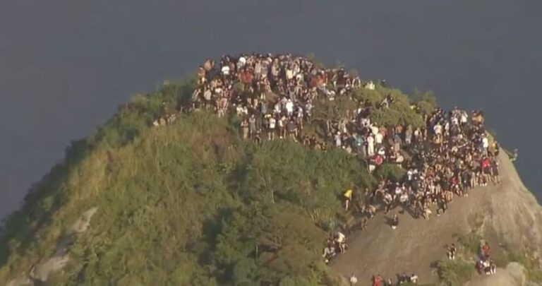 Vista aérea del Morro Dois Irmãos en Río de Janeiro, Brasil.