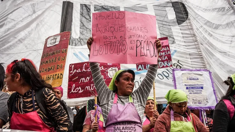 Manifestantes de la UTEP durante una protesta en una ruta nacional.
