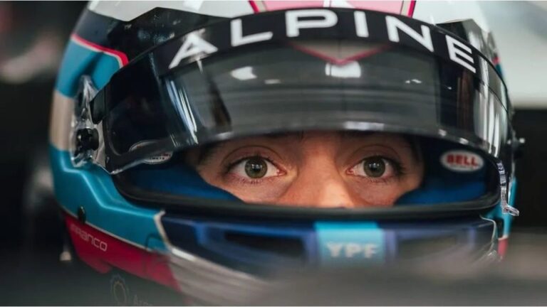 Franco Colapinto en el paddock de Fórmula 1